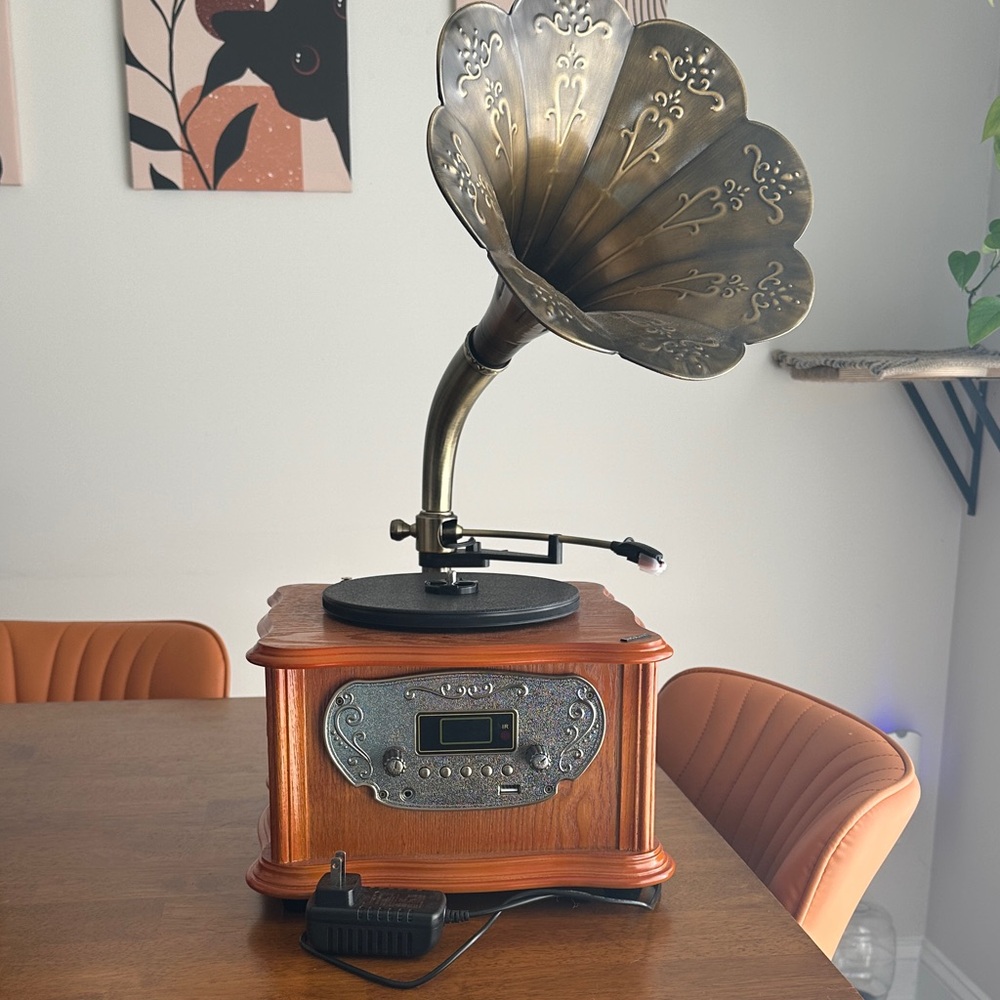 Vintage Style Gramophone with Brass Horn